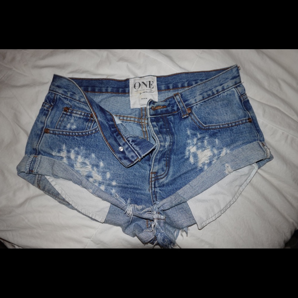 One Teaspoon Cut-off distressed Shorts